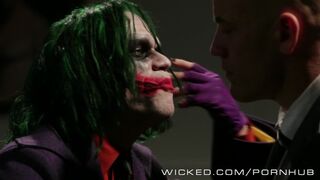 Tinédzser világos szőke Supergirl szereti a vad szexet a Wicked csatornán Derrick Pierce és Johnny Sins társaságában