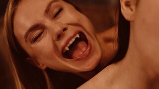 Világos Szőke Vámpír Nancy Ace Uralja Matty Milát a Vampired Csatornán - Vadító Lezbi Jelenet Vörös Harapásokkal